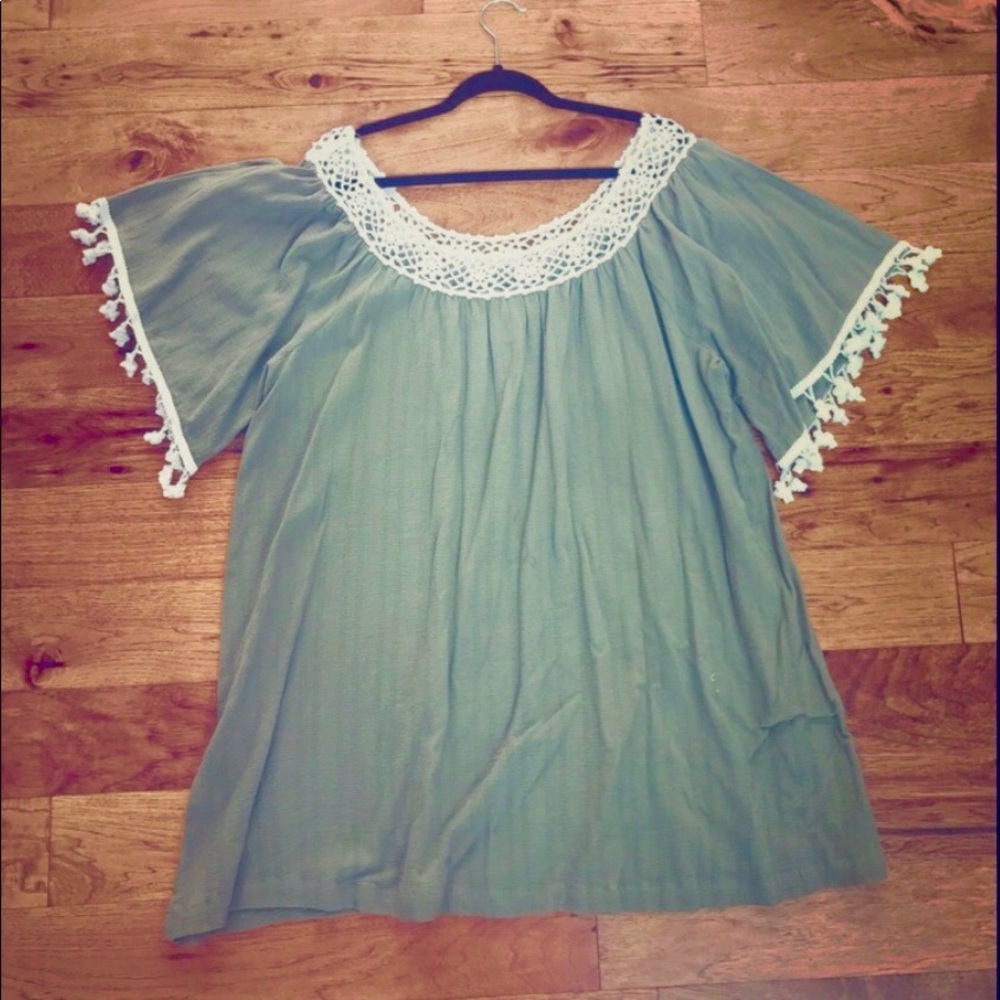 Hayden Crepey Green Blouse ☀️